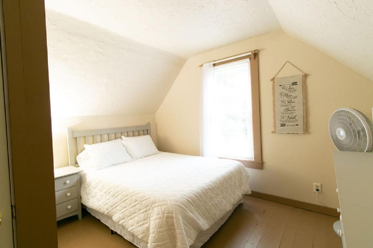 Downtown 2 Bedroom Cottage, Sleeps 6, Walking Distance To Honeywell, Downtown Restaurants, Shopping Wabash Exterior foto