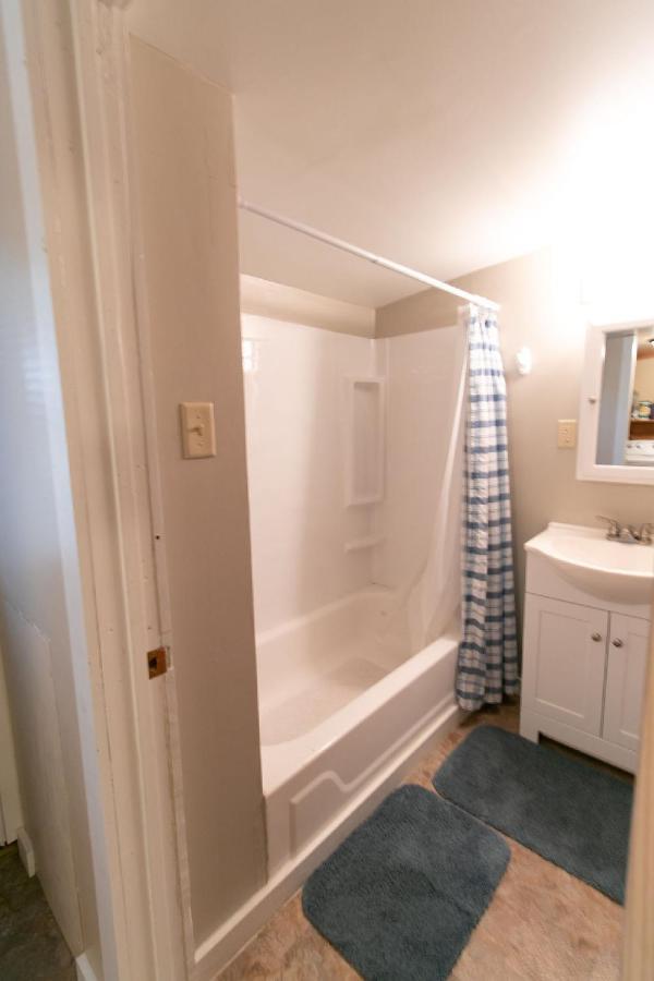 Downtown 2 Bedroom Cottage, Sleeps 6, Walking Distance To Honeywell, Downtown Restaurants, Shopping Wabash Exterior foto
